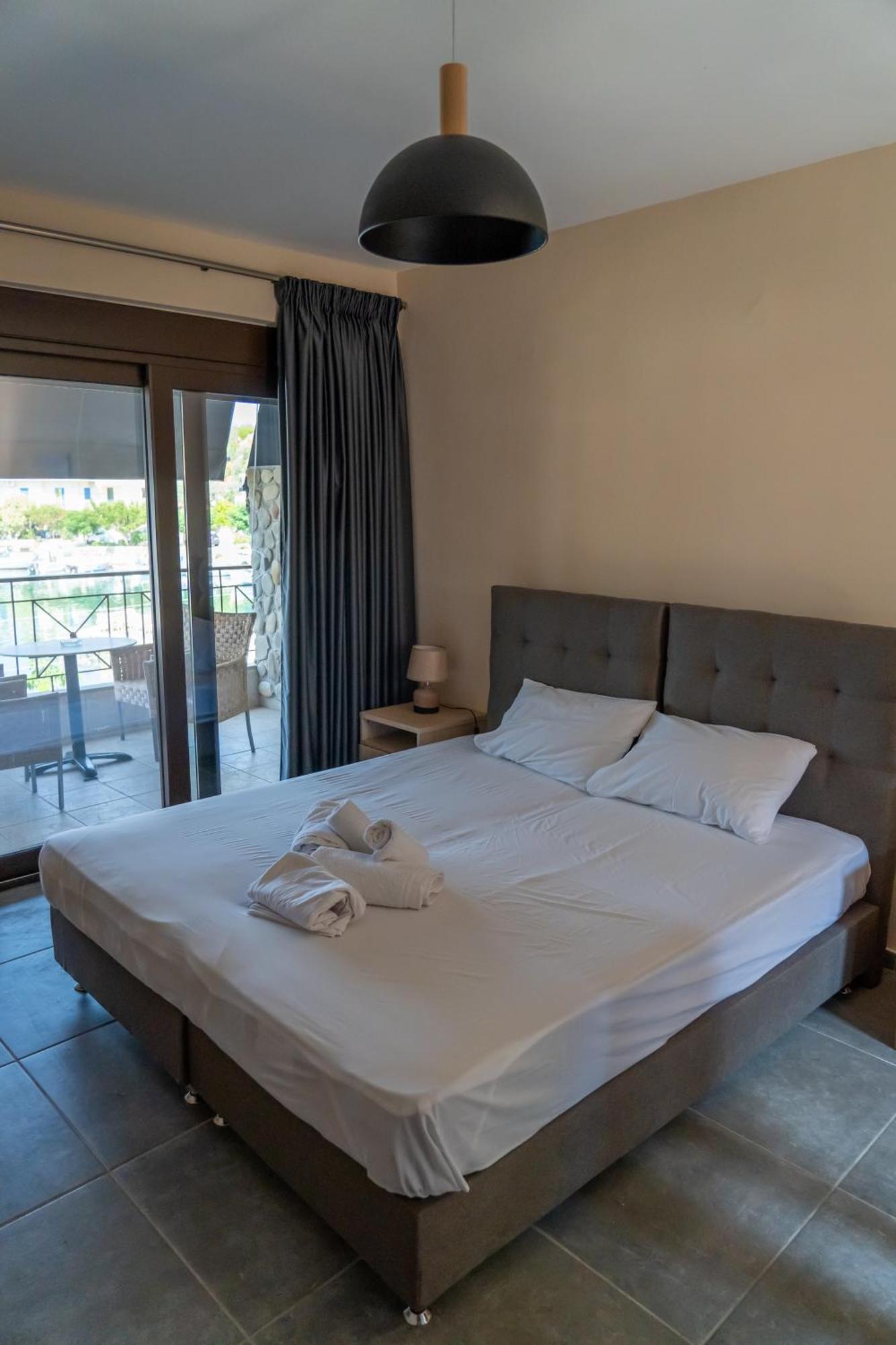 Prego Living Apartments Vathi  Extérieur photo